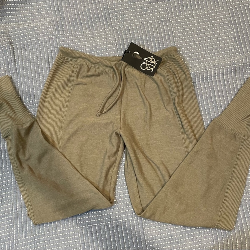 Chaser Olive Green Joggers size Small NWT